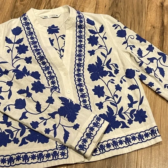 Beautiful button up - Picture 3 of 3